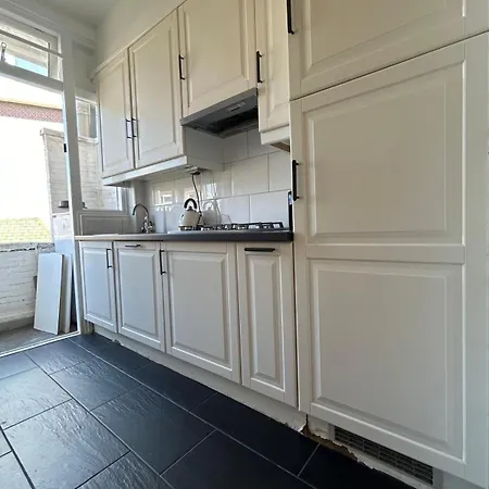 Op De Hoek Apartment *